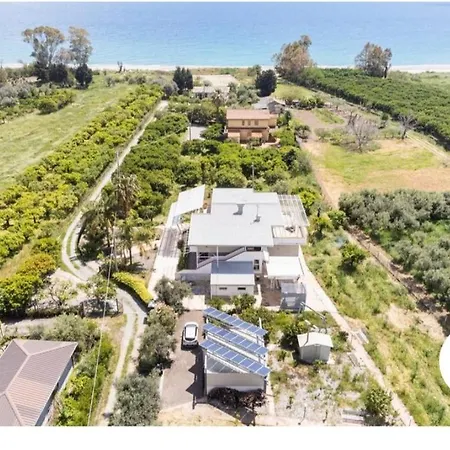 Panoramico, In Villa, Grande, Con Ampie Terrazze 아파트 카울로니아 마리나